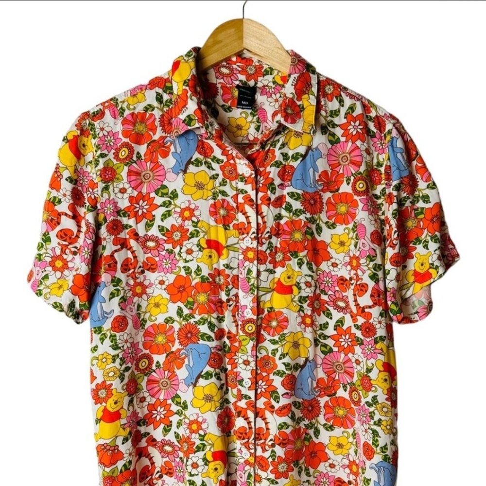 Disney Winnie The Pooh Button Down Shirt Short Sleeve Womens Medium  Size Small